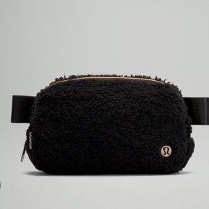 Lululemon - Everywhere Belt Bag in Fleece